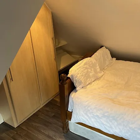Cozy In A Serene House Guest house